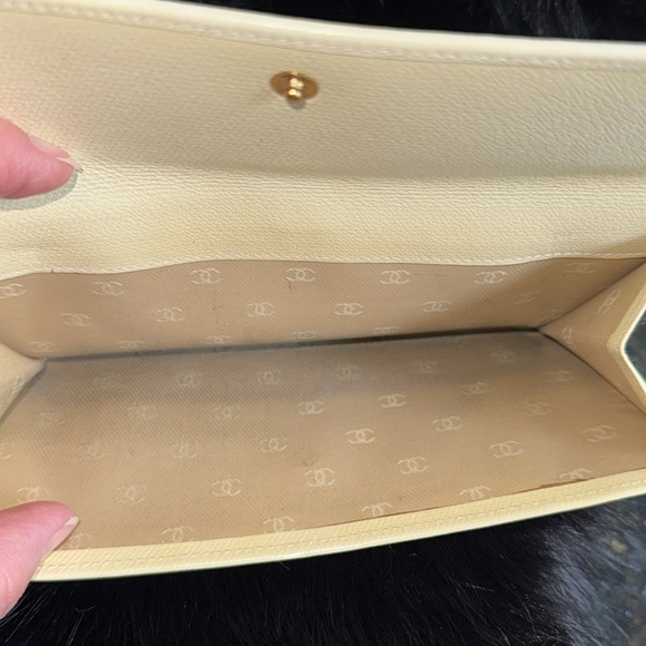 Chanel CoCo Button Ivory Wallet - Picture 9 of 12